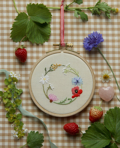 Summer Wreath Embroidery Pattern